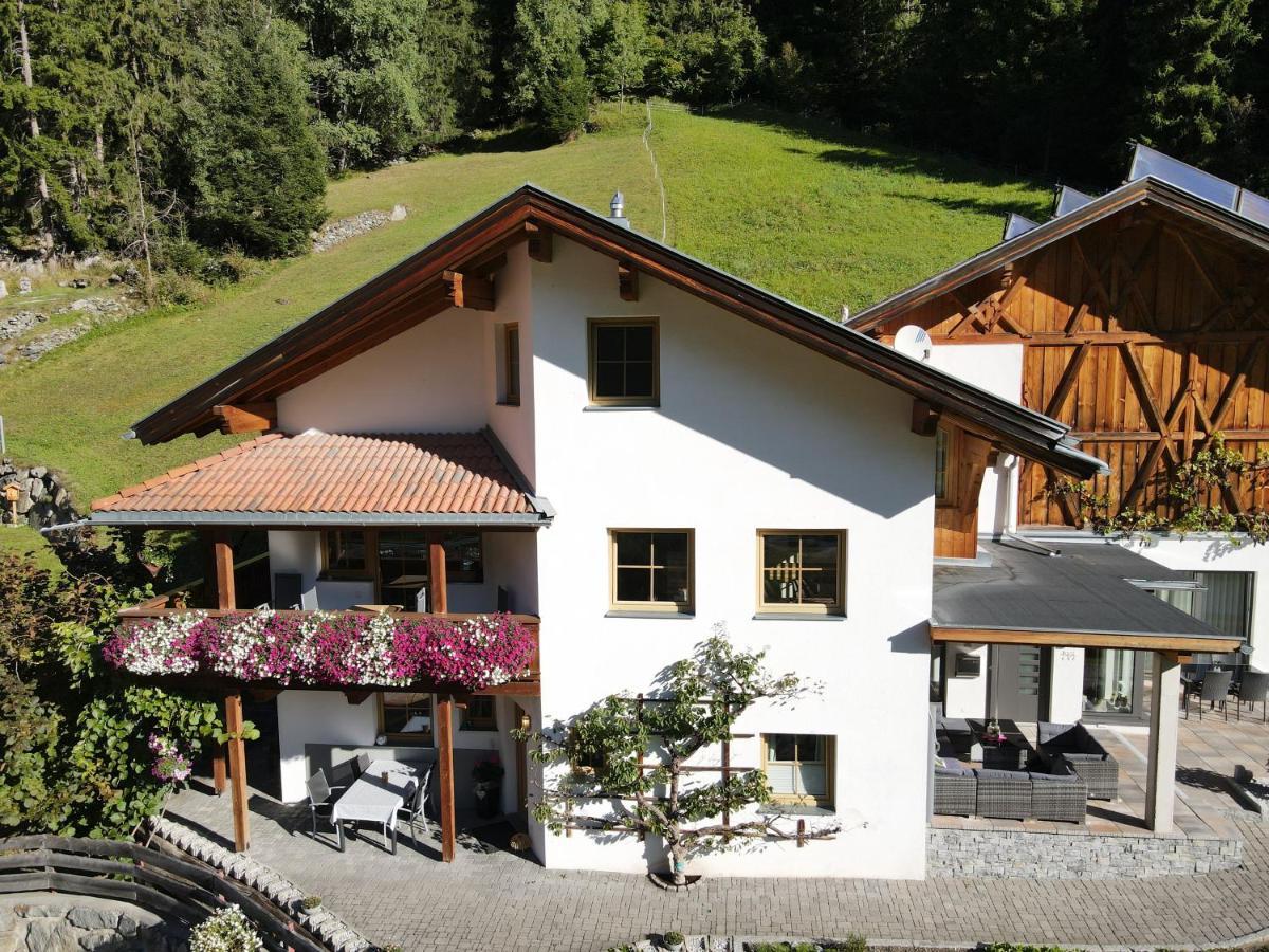 Haus Evelin Lägenhet Sankt Leonhard im Pitztal Exteriör bild
