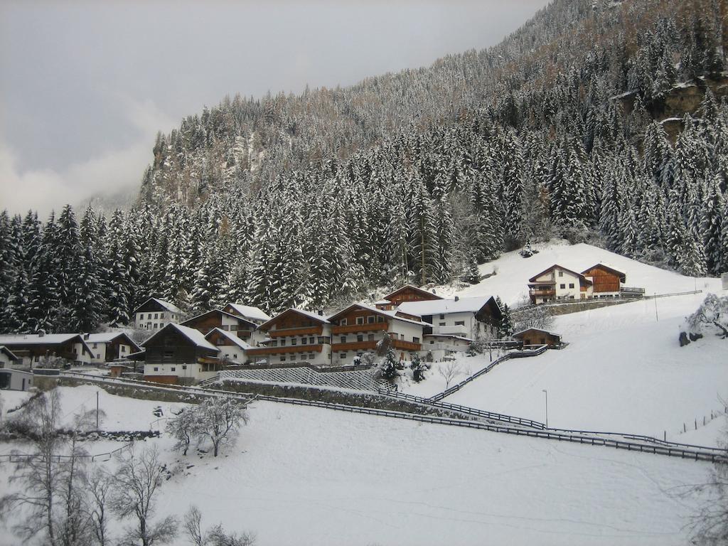 Haus Evelin Lägenhet Sankt Leonhard im Pitztal Exteriör bild